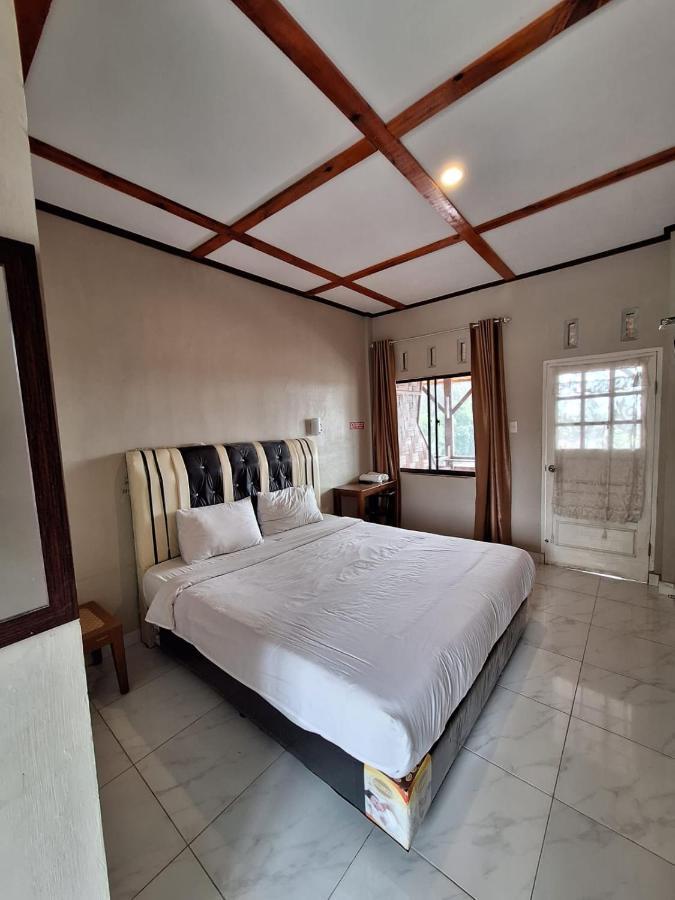 Ron'S Guest House Berastagi Backpacker Rooms Esterno foto