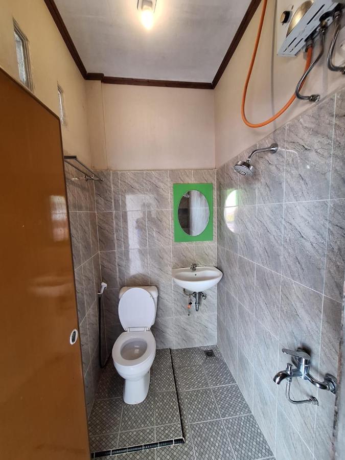 Ron'S Guest House Berastagi Backpacker Rooms Esterno foto