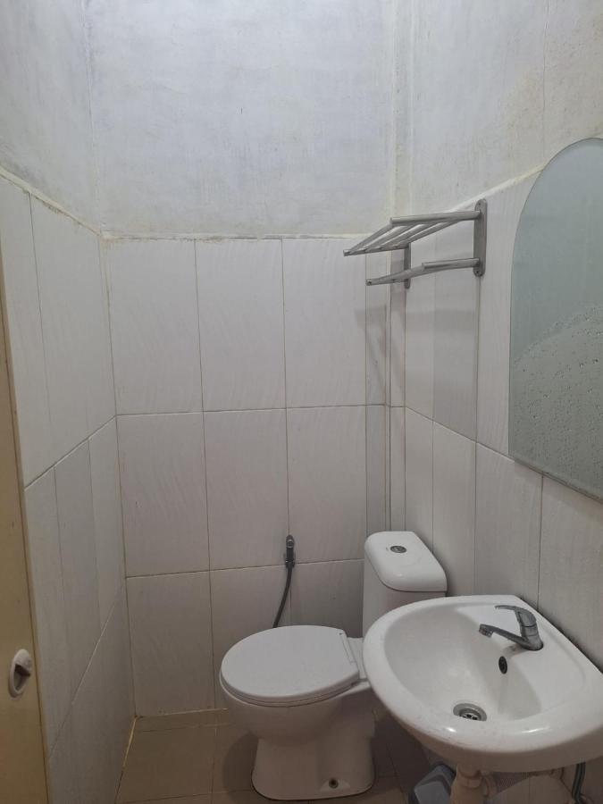 Ron'S Guest House Berastagi Backpacker Rooms Esterno foto