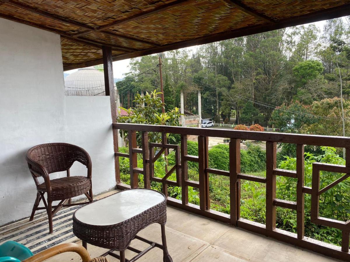 Ron'S Guest House Berastagi Backpacker Rooms Esterno foto