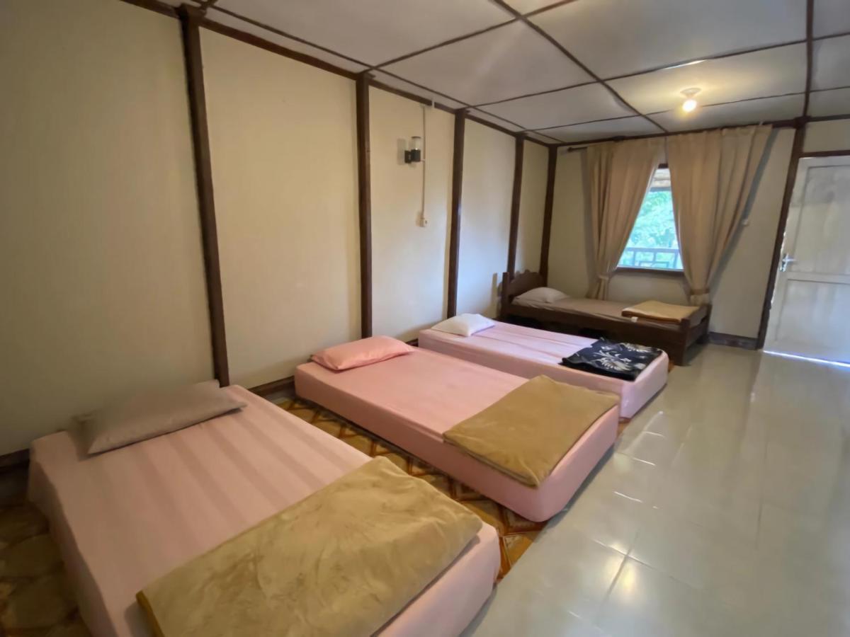 Ron'S Guest House Berastagi Backpacker Rooms Esterno foto