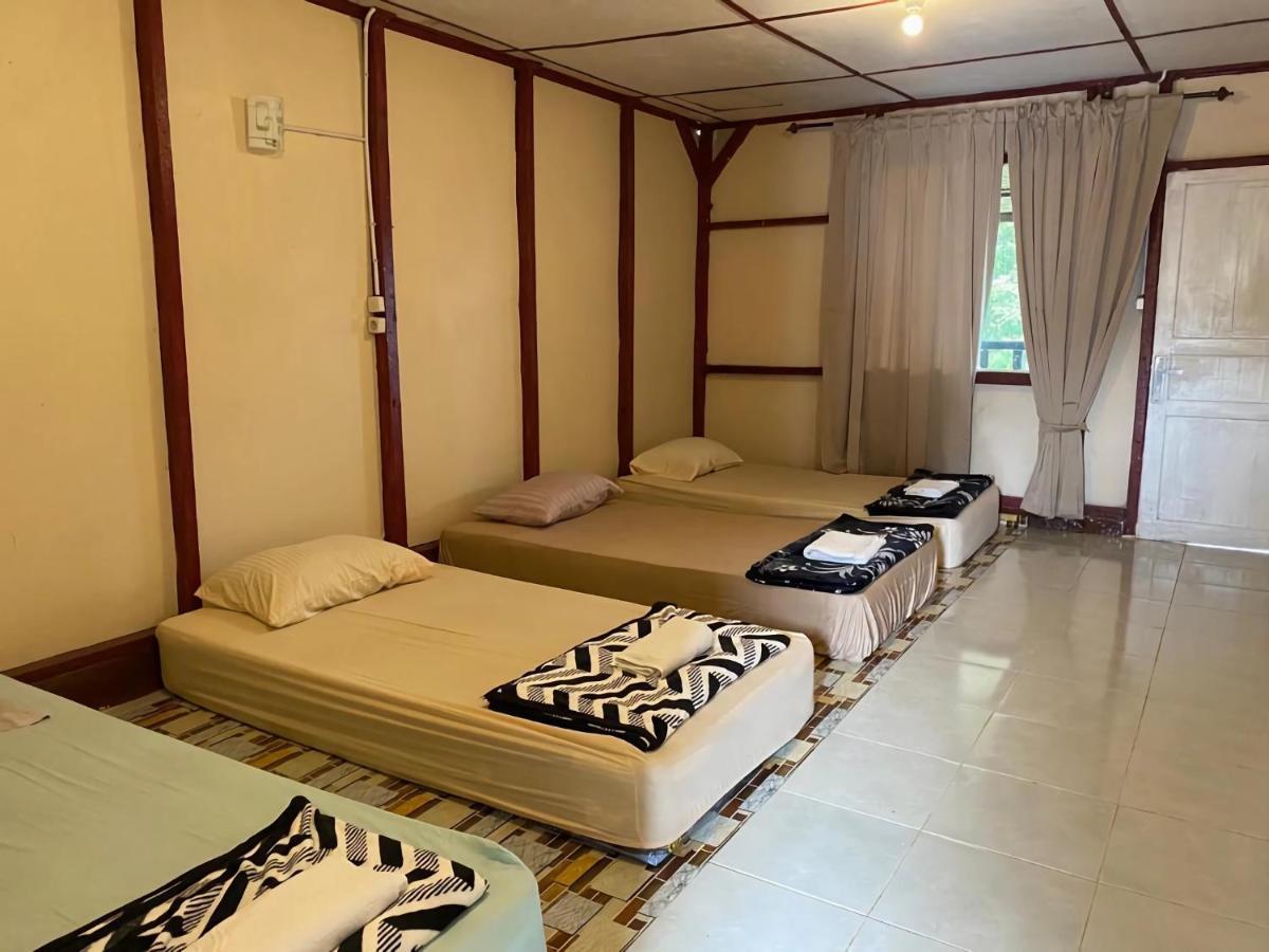 Ron'S Guest House Berastagi Backpacker Rooms Esterno foto