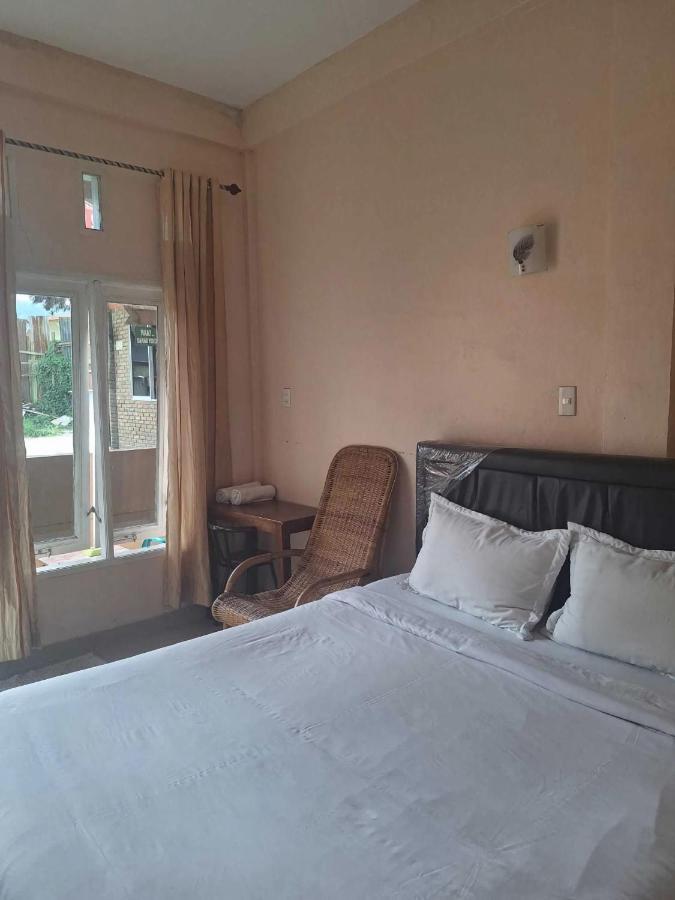Ron'S Guest House Berastagi Backpacker Rooms Esterno foto