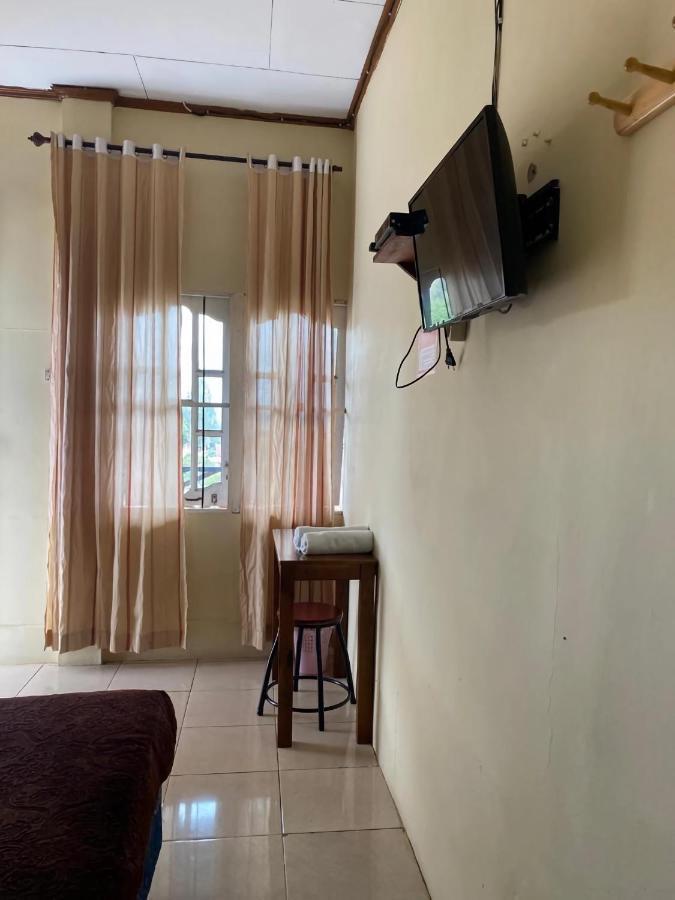 Ron'S Guest House Berastagi Backpacker Rooms Esterno foto